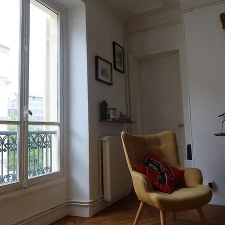 3-room Haussmann-style - Near Arc De Triomphe