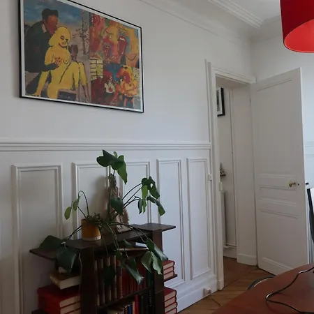 3-room Haussmann-style - Near Arc De Triomphe *