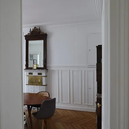 3-room Haussmann-style - Near Arc De Triomphe